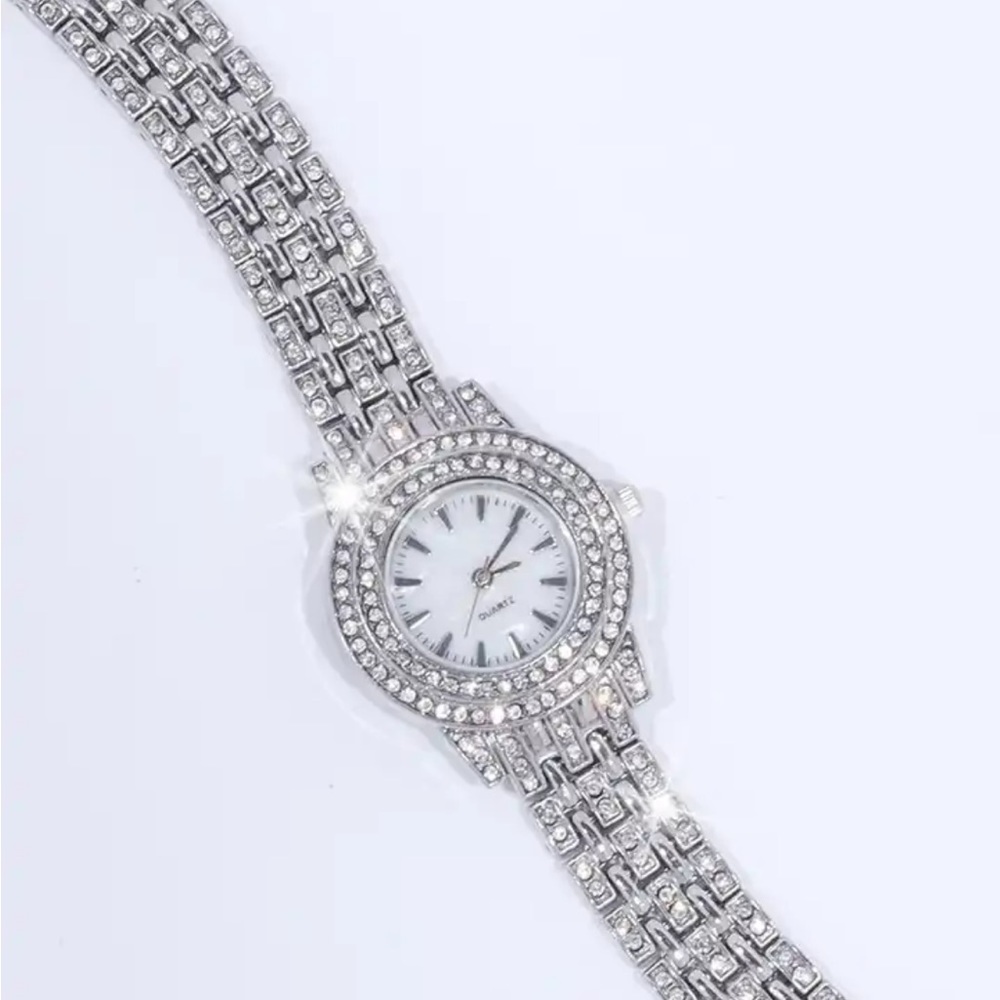Blinks Quartz Wristwatch